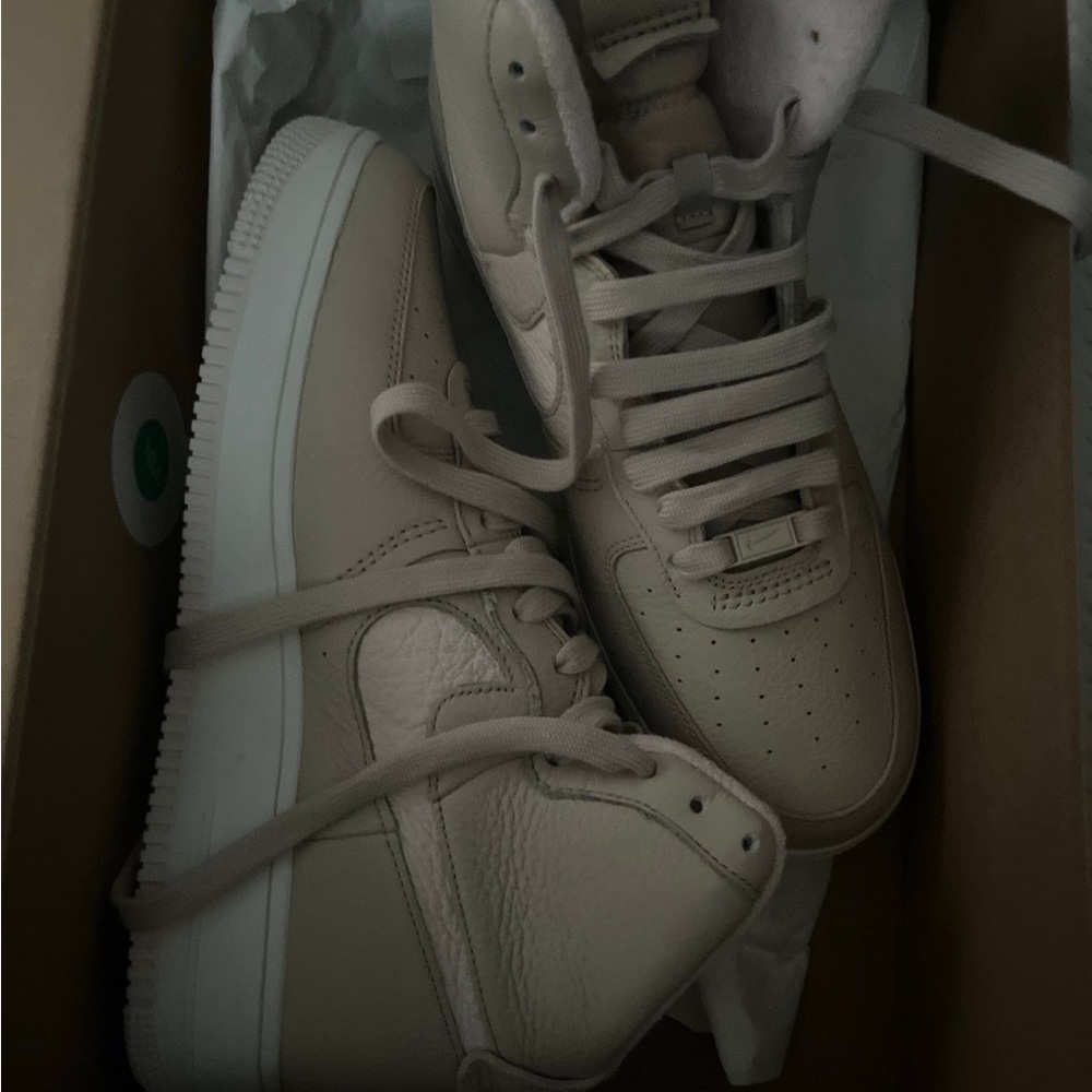 NIKE